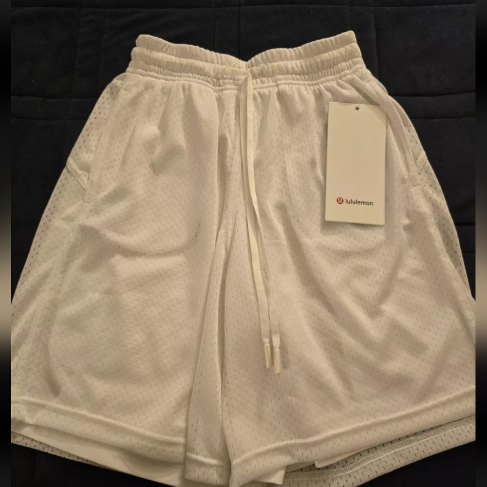 Lululemon FIRE! NWT! Relaxed-Fit Training Short 8" in White. Sz 4. R2S! - Picture 6 of 15